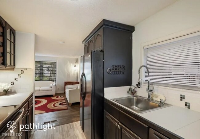 Building Photo - 2 br, 1 bath House - 4610 Sloan Avenue UNIT