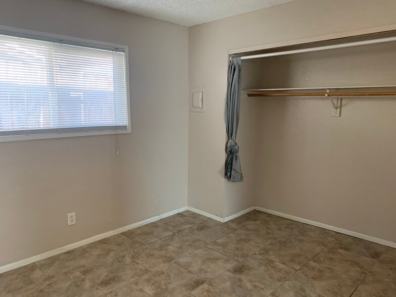 Bedroom - 516 W Atkins Ave