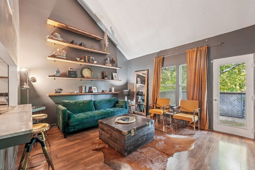 Building Photo - 502 Ivy Green Ln SE