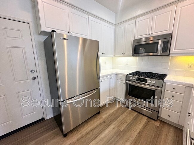 Building Photo - 3003 Shenandoah Dr