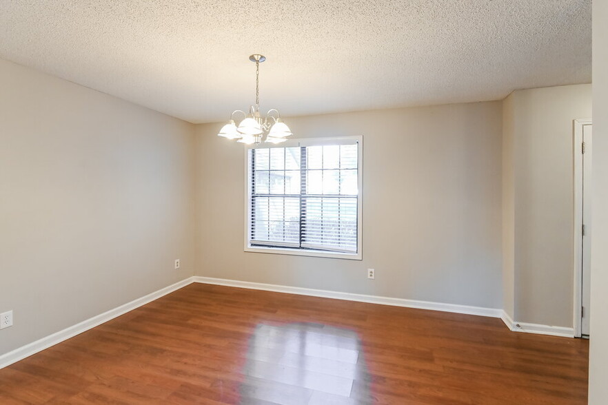 Building Photo - 7201 Skidmore Cove