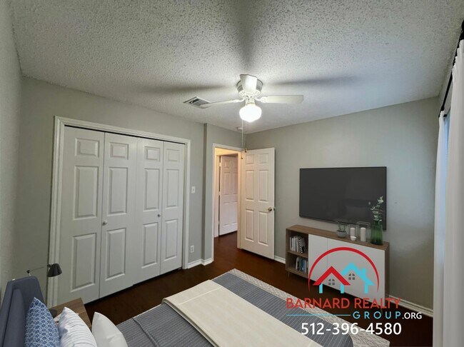 Building Photo - Available February 14: 3 bedroom, 2.5 Bath