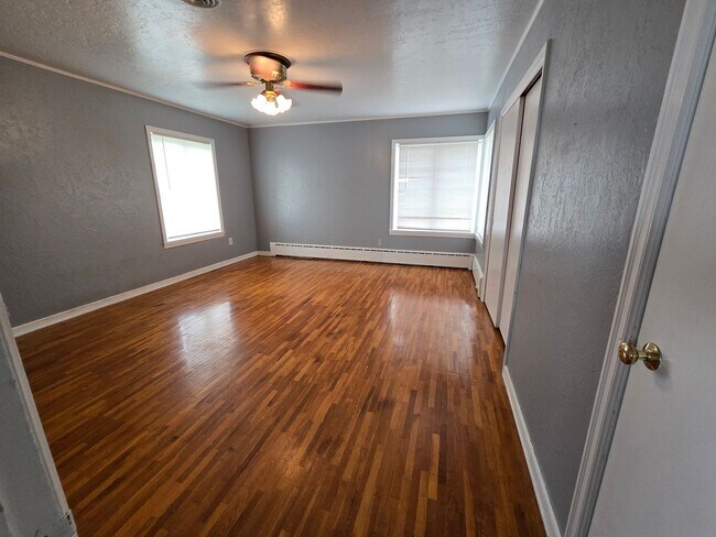 Building Photo - 4 bed, 3 bath house in the country