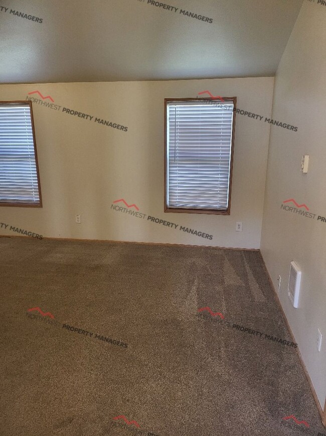 Building Photo - STATUS: AVAILABLE   | R80h | $1595.00