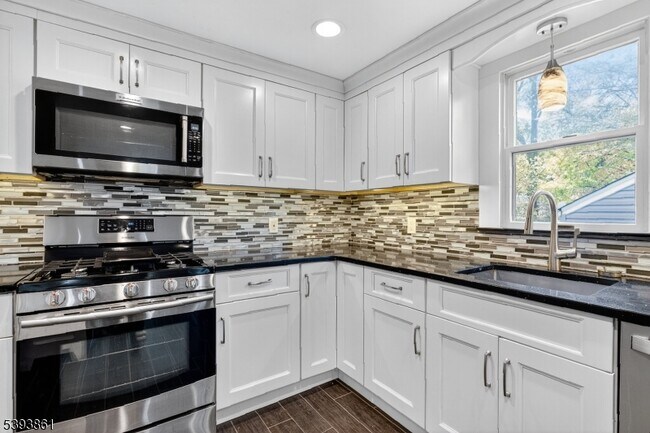 Building Photo - 128 South Ave