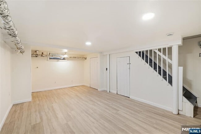 Building Photo - 7 Burnham Pl