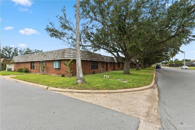 Building Photo - 13 Forest Hills