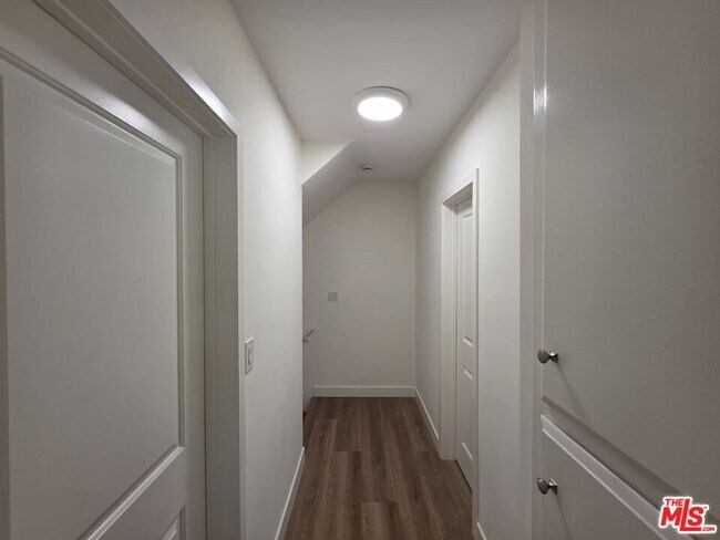 Building Photo - 517 N Francisca Ave