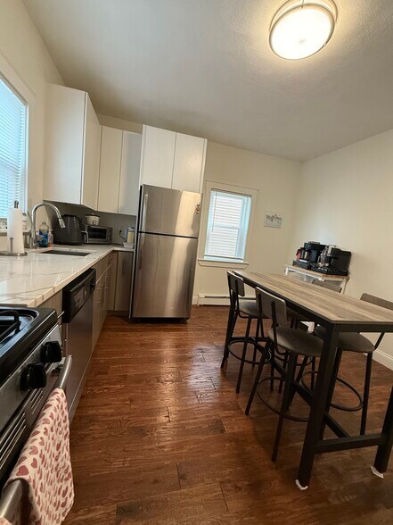 Building Photo - 229 Charles St