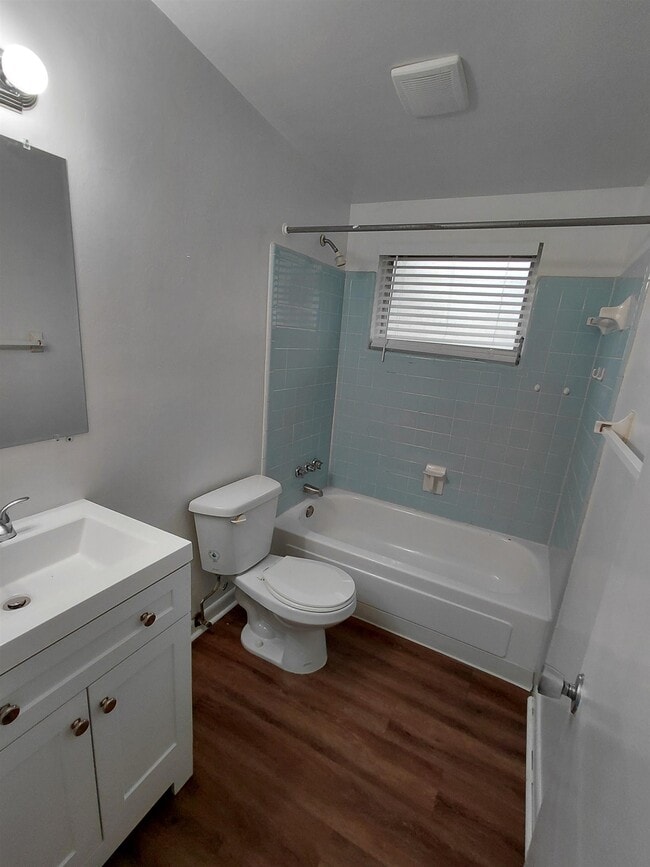 Building Photo - 2412 Almond Dr