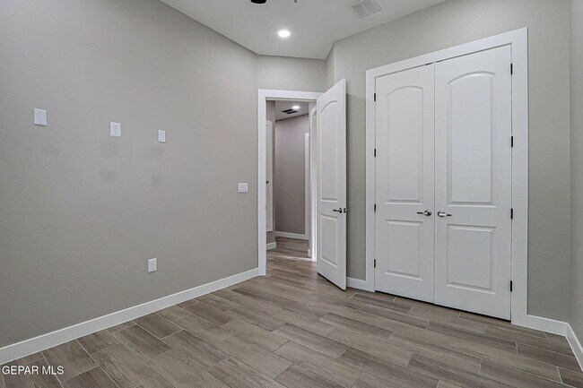 Building Photo - 1031 Vinton Ave