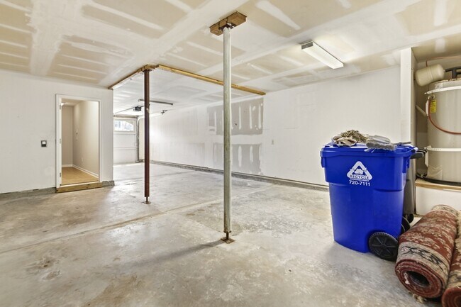 Building Photo - 1406 Hamlin Park Cir