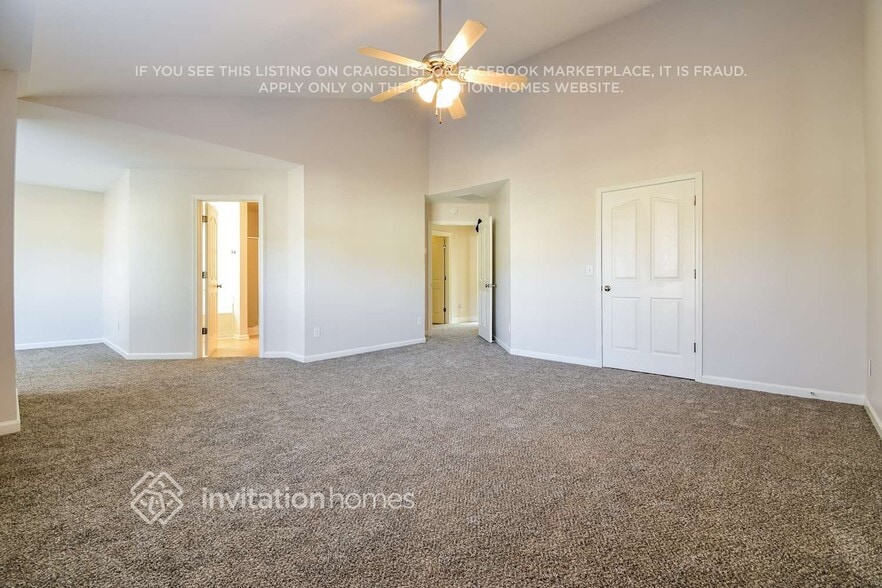 Building Photo - 2096 Barberry Dr