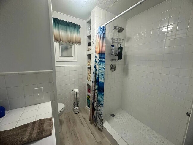 Building Photo - "Charming 2-Bed, 2-Bath Retreat in Nokomis!"