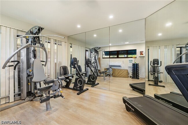 Building Photo - 565 Beachwalk Cir