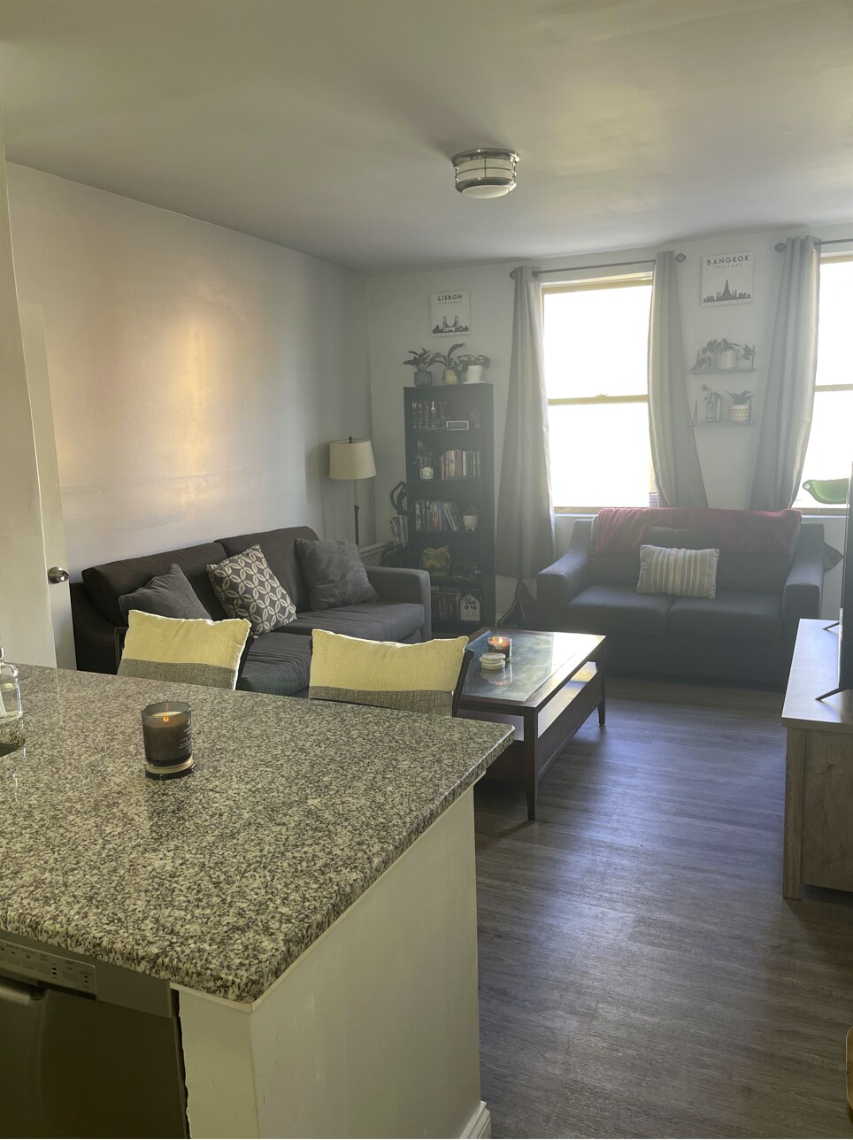 Living - 7 N Miami St