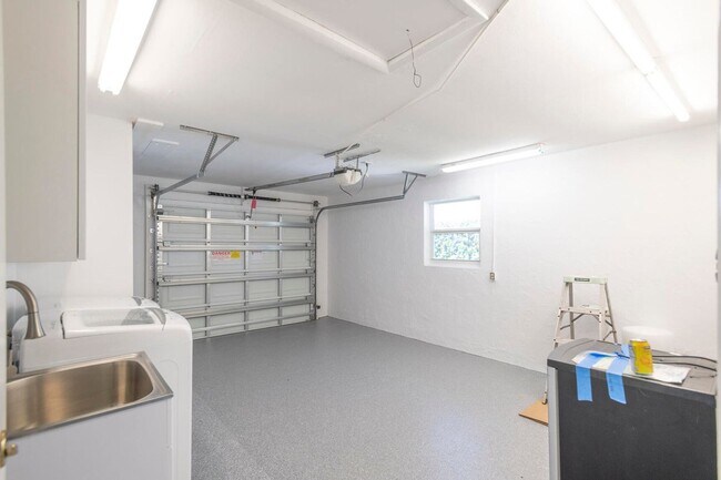 Building Photo - 2289 Windsor Rd