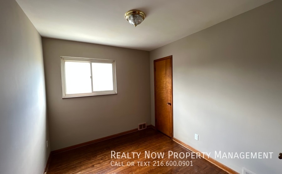 Building Photo - 3322 Milverton Rd