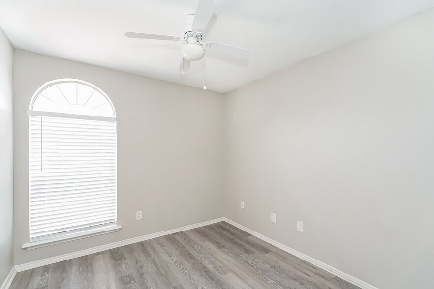 Building Photo - 809 Pace Dr