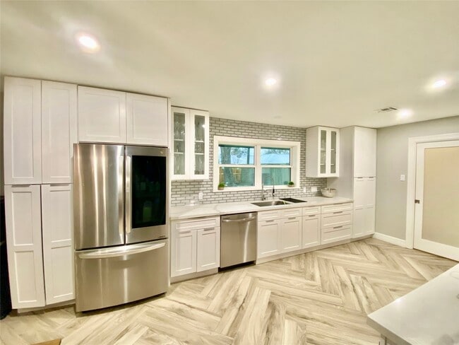 Building Photo - 7917 Ridgeview Dr