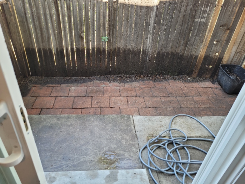 Building Photo - 609 Bennett Ave