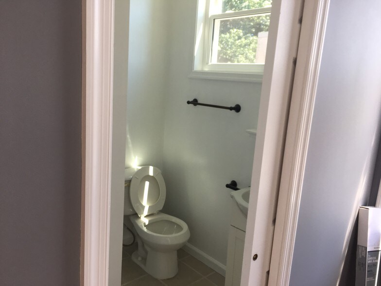Bathroom#2 - 1919 19th St NW