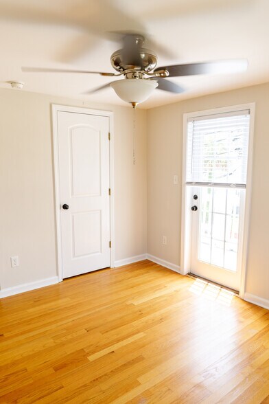 Building Photo - 116 America St