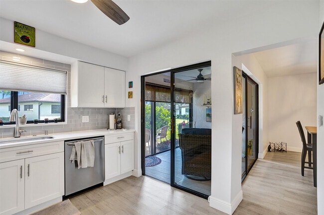 Building Photo - 4840 Greentree Ln