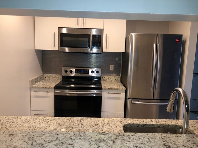 Building Photo - 206 Water Fountain Ct