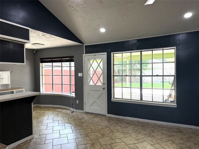 Building Photo - 10606 Kirkshire Dr