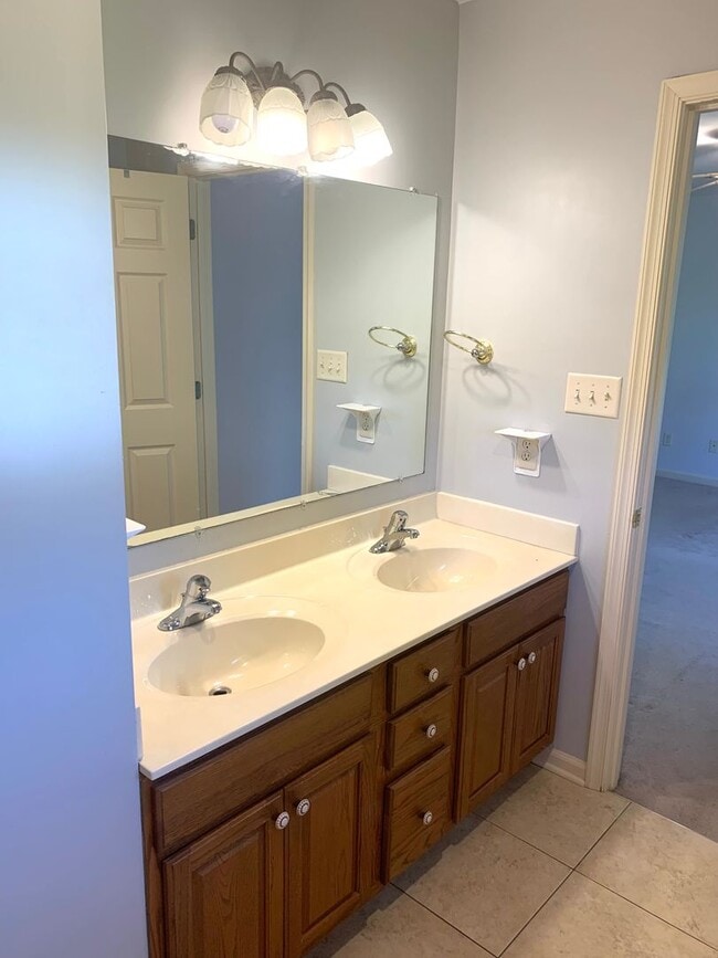 Building Photo - CONTRACT PENDING!! Lovely single family, brick rancher home with 3 beds/2.5 baths!!
