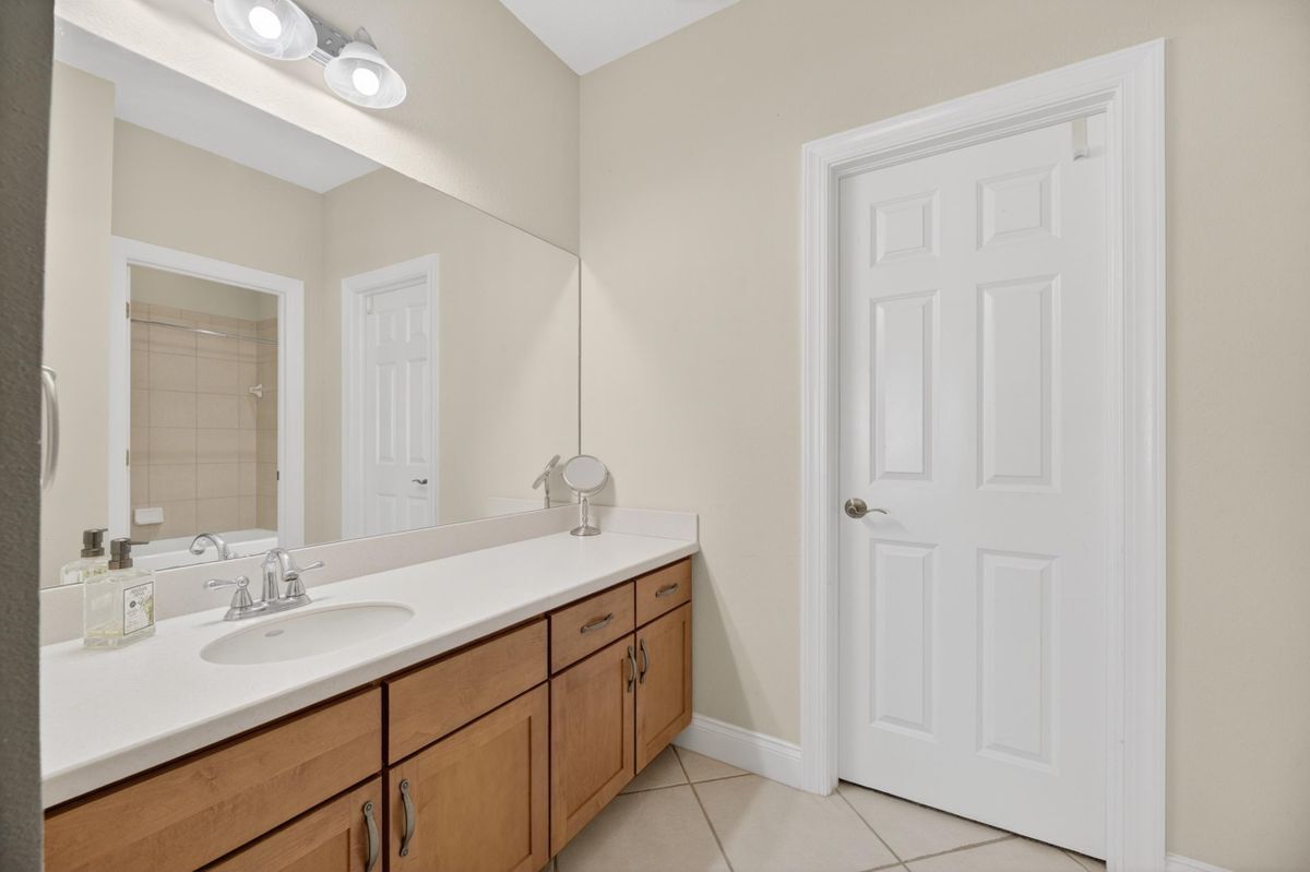 Building Photo - 5536 Luminar Pointe Ln