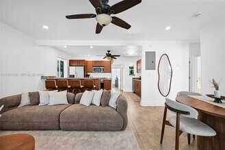 Building Photo - 1328 N Andrews Ave