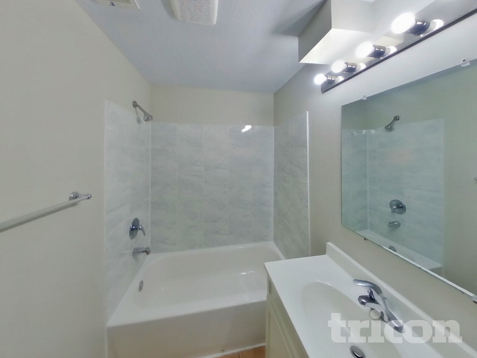 Building Photo - 1633 Sherwood Ave