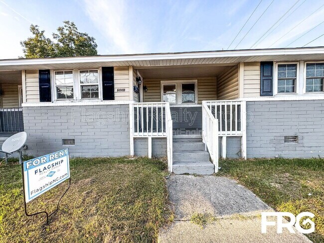 Primary Photo - 600 Howell St