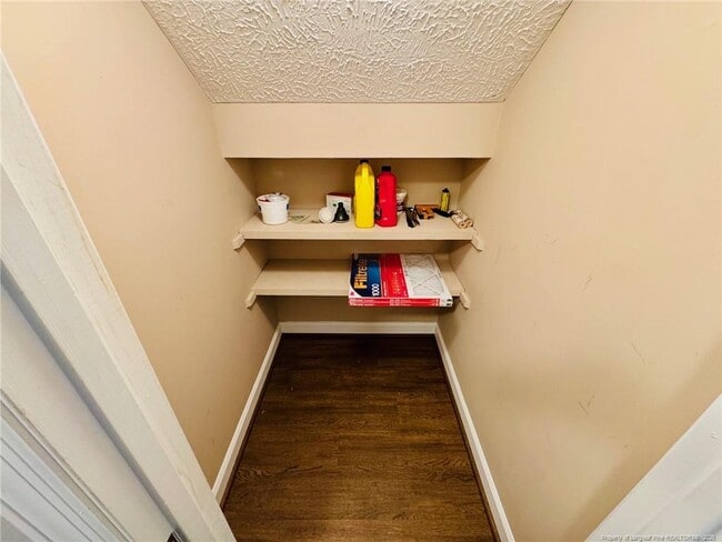 Building Photo - 616 Amberdale W Cir