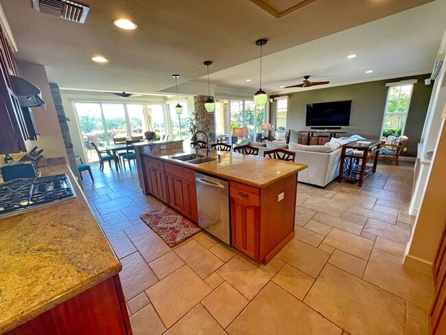 Building Photo - Tastefully Furnished and Exquisite 4 Bed/3 Bath in Hokulani Golf Villas with Ocean Views & Amenit...