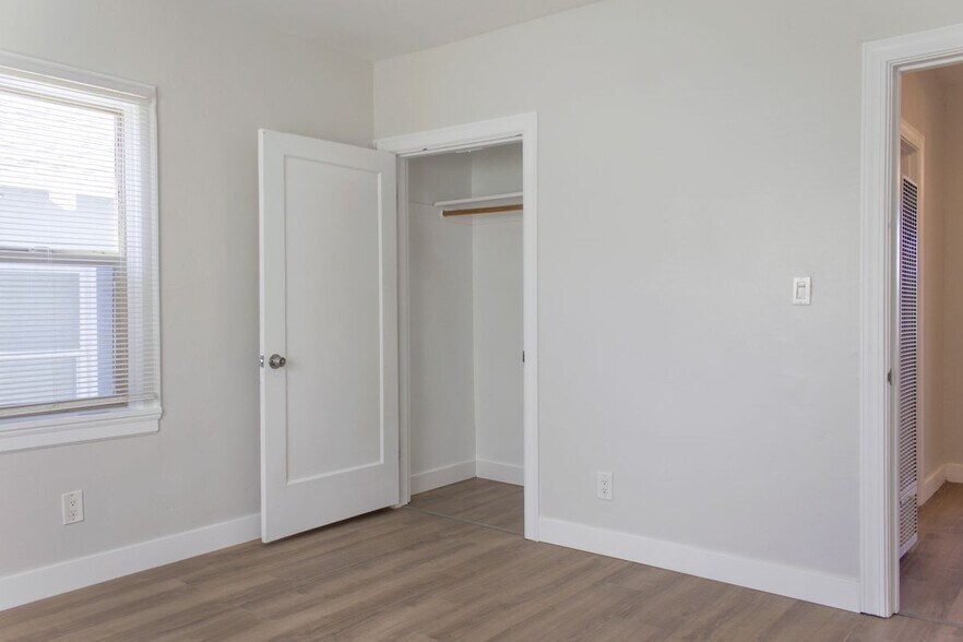 Building Photo - 352 Winslow St