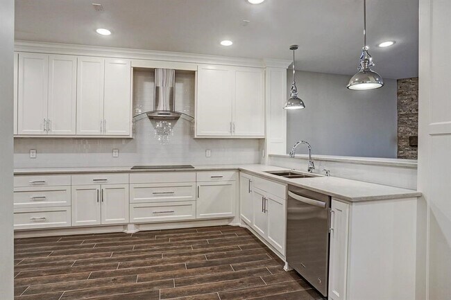 Building Photo - 12625 Memorial Dr