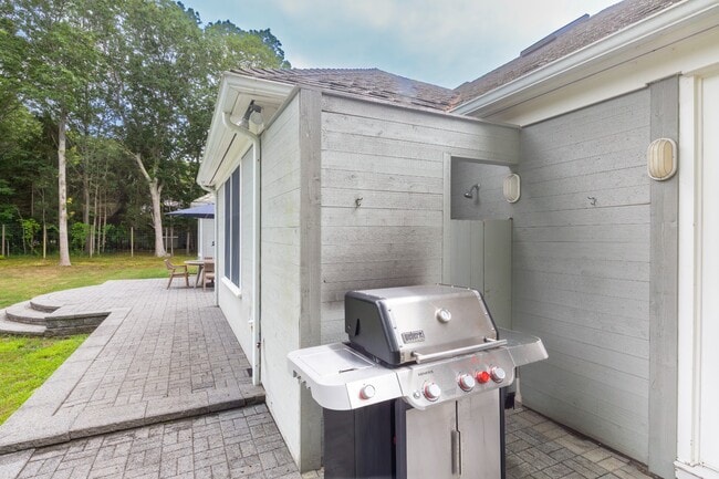 Building Photo - 6 Clover Leaf Ln