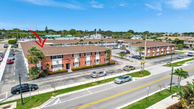 Building Photo - 810 Lake Shore Dr