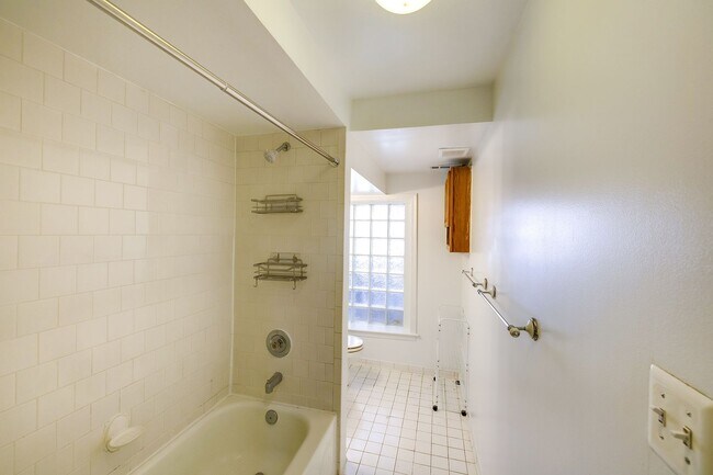 Building Photo - 2025 11th St NW