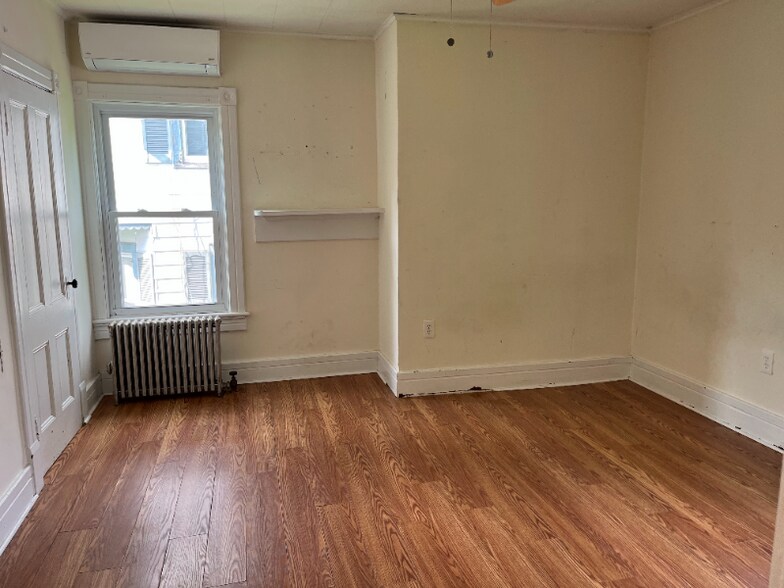 Building Photo - 14 Wurts Ave