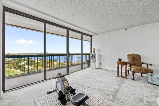 Building Photo - 1900 Consulate Pl