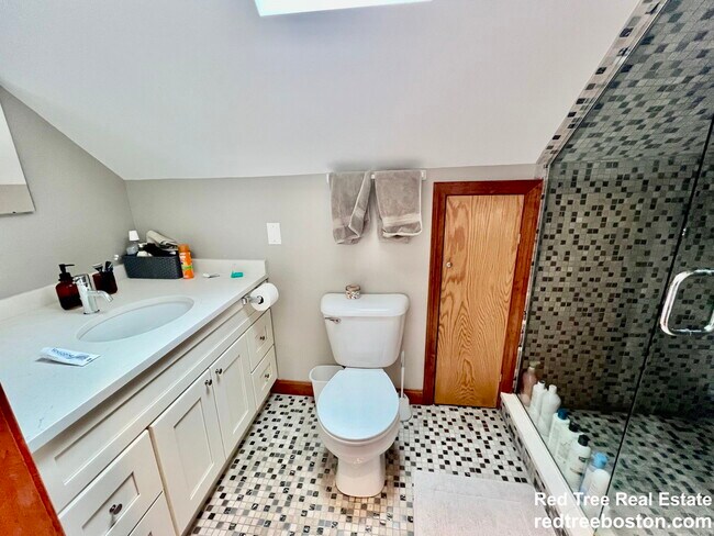 Building Photo - 72 Edenfield Ave