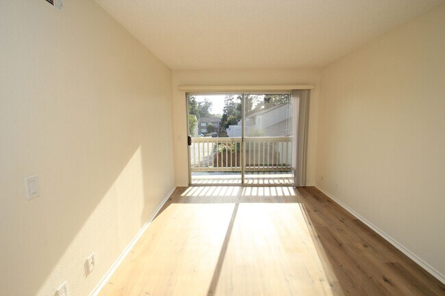 Building Photo - For Rent: Upgraded 3-Bedroom Condo in Todd...