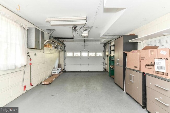 Building Photo - 9205 Hamilton Dr