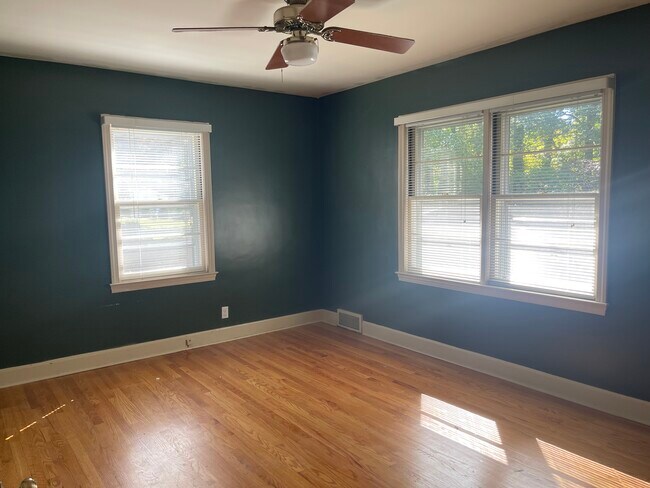 Building Photo - 3860 Shattalon Dr