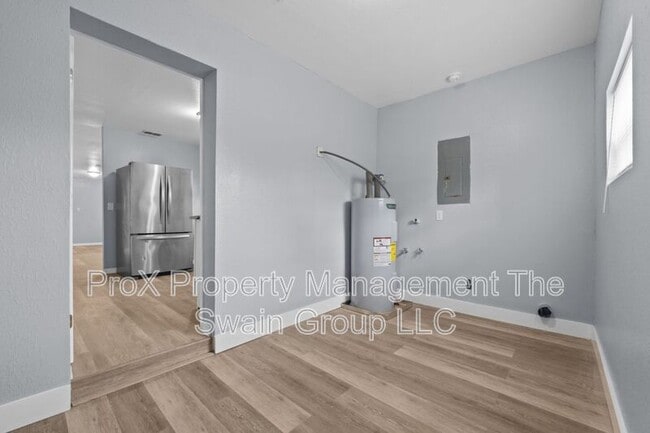 Building Photo - 515 S Charleston Ave