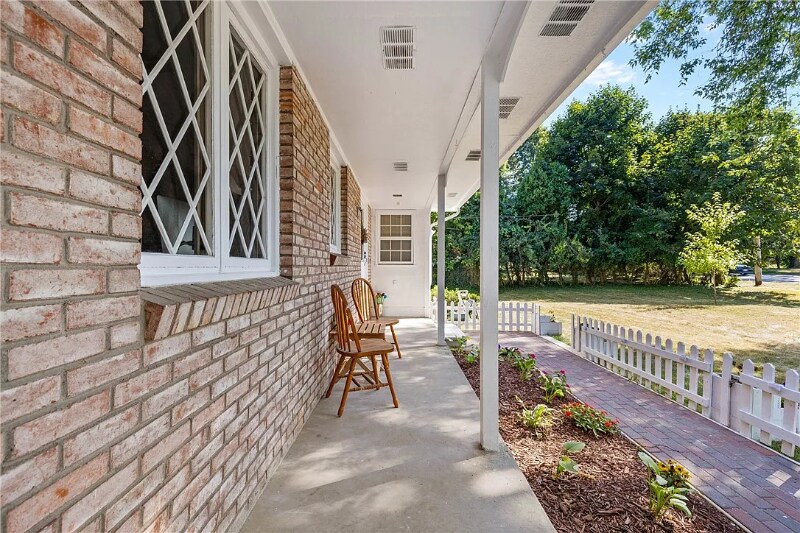 Building Photo - 178 S Main St